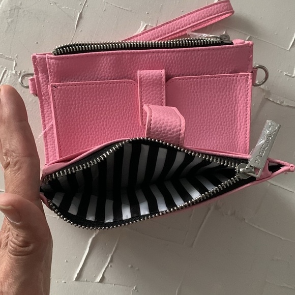 Marc Terro Wristlet with Cat and Heart Design - Picture 4 of 13